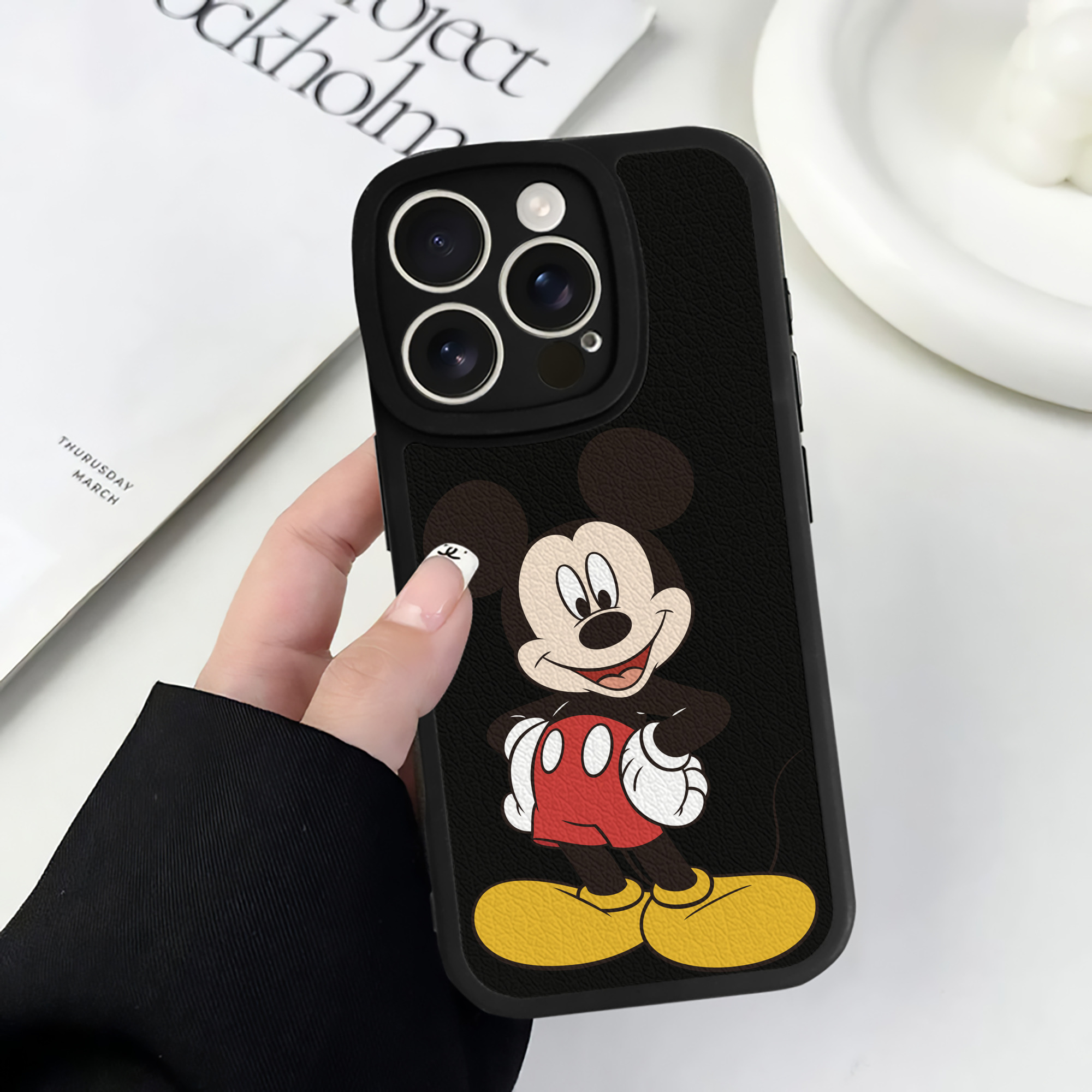 （画像用） ミッキーマウス Mickey Mouse 【iPhone 16シリーズ対応】シリコンスマホケース（レザー調） 材質：シリコン